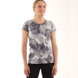 EUC Lululemon  Lively Crewneck Tee *Vitasea Size 4 (check measurements)